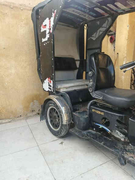 السلام عليكم تكتب معوقين لبيع مكينه جديده حجم 110 كهربائيات كلها شغاله  نكره سلف السعر 800الف مكان كربلاء  التواصل ***********
