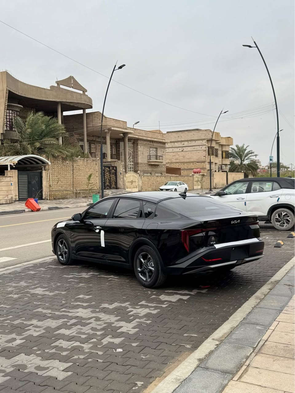 السلام عليكم
كيا K4 2025
السيارة كفاله من الضربة والصبغ 
مواصفات 
شاشه ايباد٢-بصمه-كشنات مخمل-تشغيل عن بعد-صندوق ذكي-توقف ذاتي+قيادة ذاتيه-تحديد مسار-رادار جانبي-وهواي موصفات بيها
ماشيه 9500mi 
السياره بدون رقم تترقم جميع المحافظات عدا الاقليم
للبيع السعر ١٧٣ وبيها مجال للشراي
السياره بالبصرة دور الظباط
*********** البصرة, العراق
