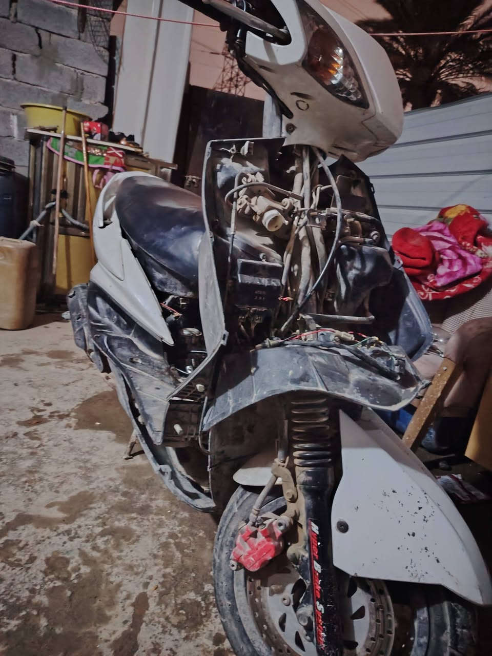 سلام عليكم دراجه سكنس فحل ولفات جدد دراجه شغاله بس بيه نقوصات خارجيه  بس محرك شغال بس بيه نقوصات خارجيه سعره 350 وبيه مجال ولكفرات موجودات ومابي لا خيط تبخير ولا  تنقيص *********** مكاني بغداد الدوره
