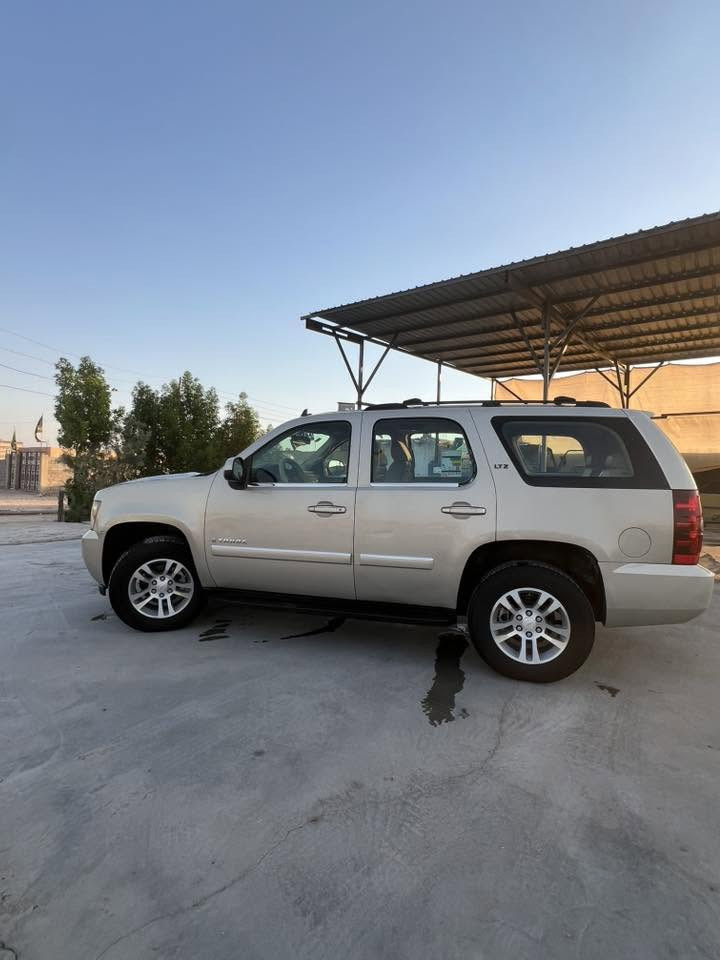 السلام عليكم تاهو مديل 2007 Ltz وارد خليجي بيها قطعه صبغ الباقي كفاله عامه
تخم تاير حداديه ٨٠٪؜ تبريد ثلج گير ومكينه كفاله 
السياره مال بيت وجهازه تاخذها ربع ماذب عليها
رقم بصره بأسمي
للتواصل ‭***********‬
