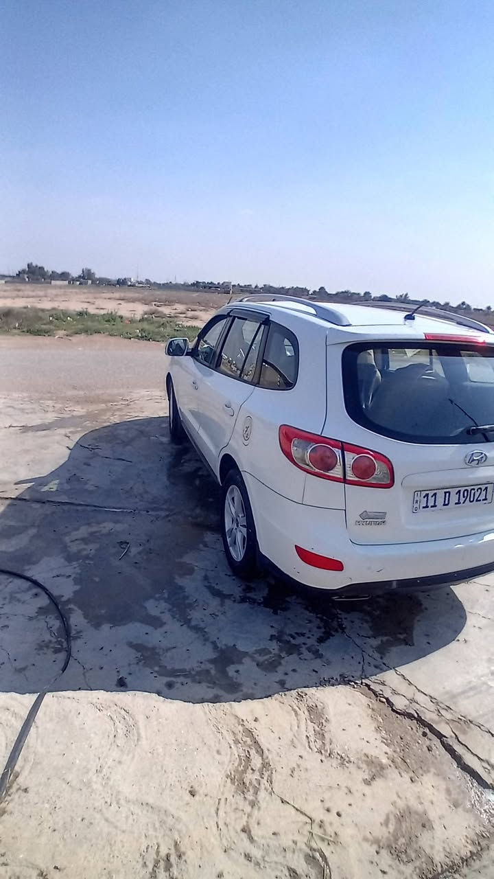 سلام عليكم سياره سنتافي خليجي موديل ٢٠١٠ لبيع سياره خير من الله بس بل جاملق بارد سعر ١٥٥ وبيهامجال ***********
