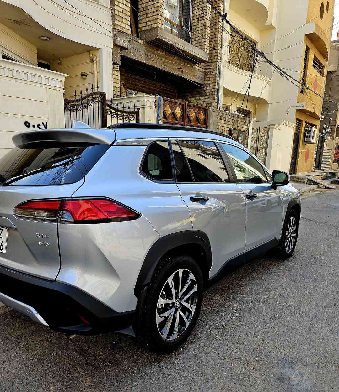 السلام عليكم للبيع كورولا كروس بانزين فقط امريكي  موديل ٢٣ فول مواصفات فئة XLE بريميوم رقم بغداد 
* فتحة سقف 
* كراسي جلد تدفئة بالكراسي الاماميه وكهرباء 
* جنطه خلفيه كهرباء 
* تبريد قطعتين 
* شاشه جبيره تدعم كاربلي نظام الصوت JBL ودمام خلفي 
* كامره خلفيه متحركه 
* مودات قياده 
* توقف ذاتي 
* اطفاء ذاتي 
* سياقة ذاتيه 
* تحديد مسار 
* تحكم استيرين 
* شاشة العدادات الكترونيه 
* إضاءة داخليه 
* سايد بريك بصمه 
* بصمة أبواب وتشغيل 
* ترحيب أثناء الاقتراب من السياره 
* رادارات ٣٦٠ درجه 
* نقطة عمياء 
* اشاره بالمراة الجانبيه وهيتر 
* حساسات امامي خلفي 
* فور ويل السياره 
* ويل كب حجم ١٨ انج 
*محرك حجم ٢٠٠٠ سي سي 
* لايتات اماميه داينمك متحرك لد وزينون بلادي 
* كشافات زينون بلادي 
* بك لايت لد على طول الجنطه  
* حادث السياره فقط تبديل بنيد وبارد بالجاملغ الأمامي الايسر كفاله شواصي ولغود وراديترات يعني غاز وماي بلادي مال أمريكا طاك ايرباك استيرن ودشبول ماشيه ١٥٦٠٠ مايل قابل للزياده سعرها ١٨٧ ورقه وبي مجال بسيط مكاني بغداد الغزاليه للتواصل ***********
