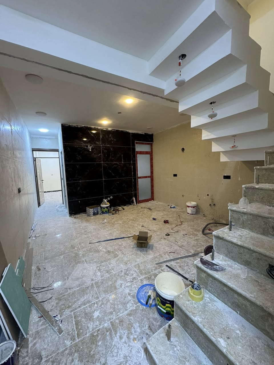 السلام عليكم 

دار 100 متر للبيع

‏حي الجهاد  (ديوان المخابرات خلف شارع 60)

بناء حديث 2026

‏يحتوي على صالة ومطبخ وخدمات  عدد2 

‏وغرف نوم عدد 5غرف 🛌 

‏للاستفسار الاتصال أو واتساب على  

‏***********
