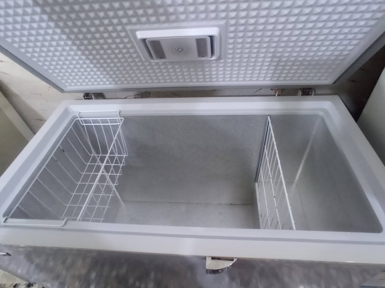 السلام عليكم مجمده للبيع نظيفه حي نظيفه شغاله 250 وبيها مجال مكاني نعمانيه حي الحسين قرب موسى المختار ***********
