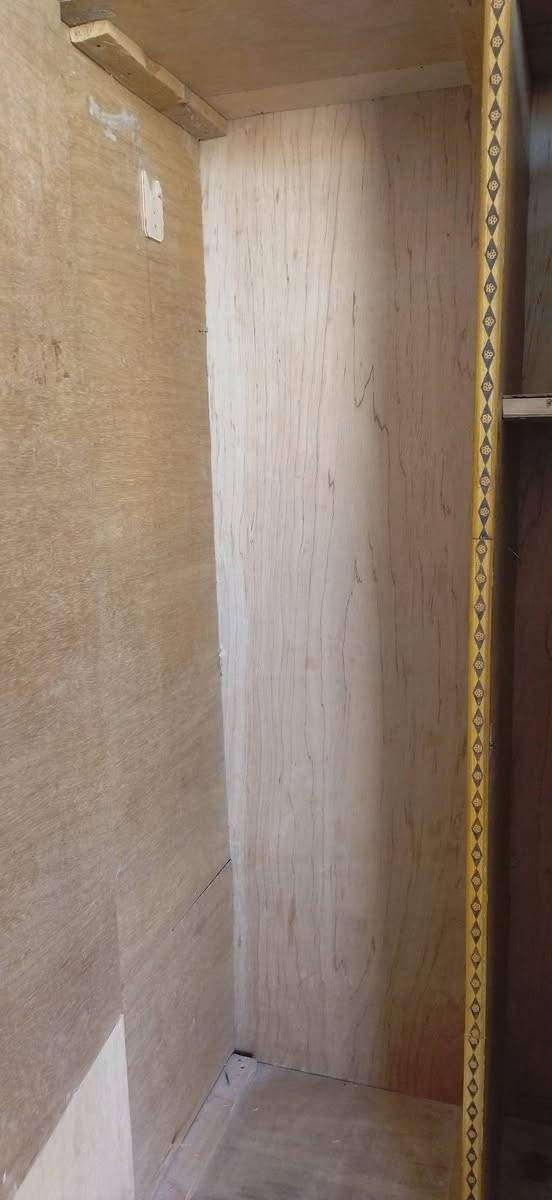 كنتور مستعمل بابين تسكام للبيع ويوجد خدمة توصيل *********** مكاني الشوملي
