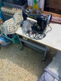 مكينه فراشه مع الميز نضافه100‎%‎ مستعمله ايام للستفسار 07750656041