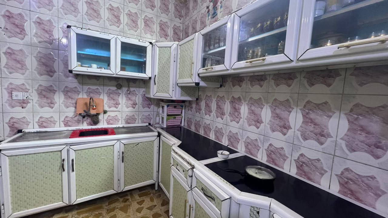 سلام عليكم عندي كونتر 16متر قوي وجديد بس الجرارات ثنين خربانات الون الكونتر ماروني بس خاليله الزكات وخانه جام ام الثنين وحده نرماده مكسوره الي يريد يشتري يراسني عل وتساب وسعر الكونتر 400ومجال قليل ورقمي ***********
