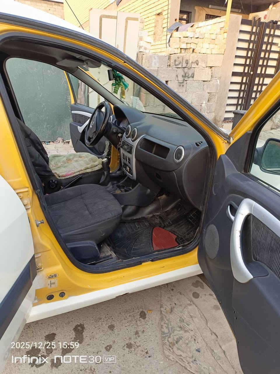 مكلف بل نشر استفسار اتصل 
#رينو لوكان 7 راكب موديل 2011
سيارة نضيفة وحلوة نقوصات بسيطة
 سيارة رقمهة  اجرة بغداد لونهة ابيض مصفر يحتاجلهة صبغ
يلة تتحول محرك نضيف كهربائيات شغالة مصفرة هيئة وغرامات 
#سعرهة 37 اوبيهة مجال .. مكاني بغداد الشعب نهايت الفورتات رقم صاحب السيارة ***********
