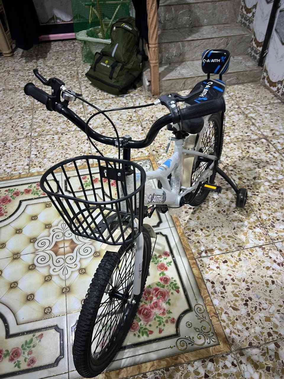 السلام عليكم بايسكل جديد بعده حتى ما صاعدين عليه سبب البيع الطفل زغير هوه حجمه جبير السعر 85وبي مجال للاستفسار ***********
