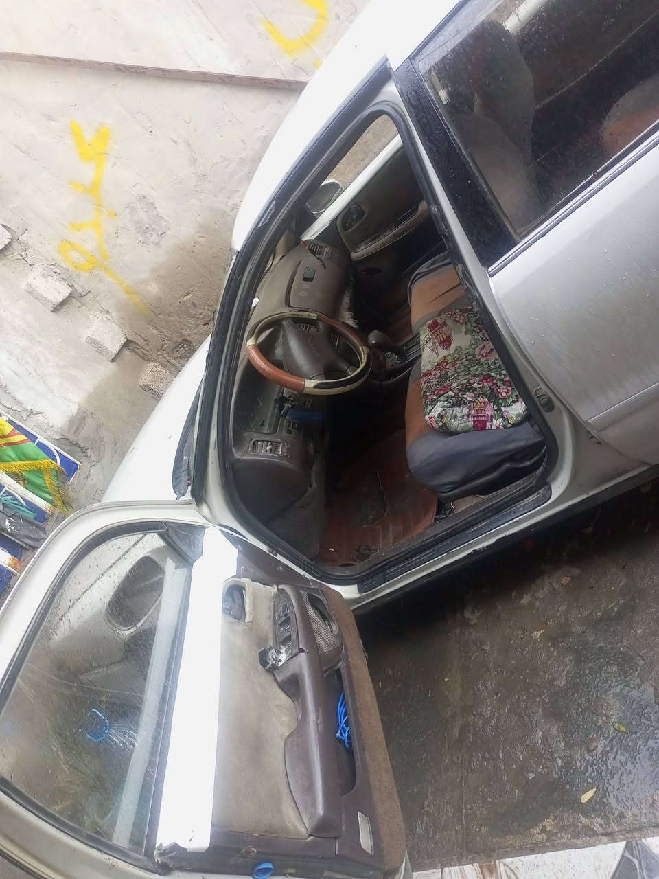 السلام عليكم سيارة جاهزة للبيع مكاني بصرة حي الاصدقاء قرب جامع العباس تفاصيل خاص وبيها عطل خفيف ليحب يتواصل هذا رقم تلفوني👈🏻***********
موديل 96
