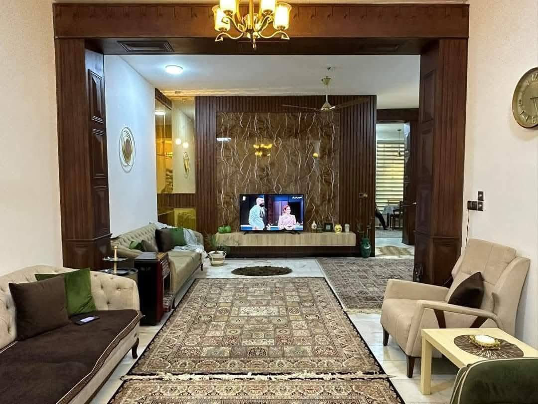 السلام عليكم 🏠 / دار للبيع مساحه ٢٠٠ م طابو زراعي سند                  واجهه ١٠ م / نزال ٢٠ م 🧱 بناء حديث درجه أولى الكاونتر مع أثاث الاستقبال مع الدار الطابق الاول / مطبخ . أستقبال . هول . غرفه . مجمع صحيات . كراج . صحيات خارجيه الطابق الثاني / ٤ غرف نوم .هولالعنوان بابل ازوير الغربي التقسيم لأول يبعد 50م عن الكورنيشتفاصيل اكثر مراجعت مكتب التصميم العقاري☎️***********
