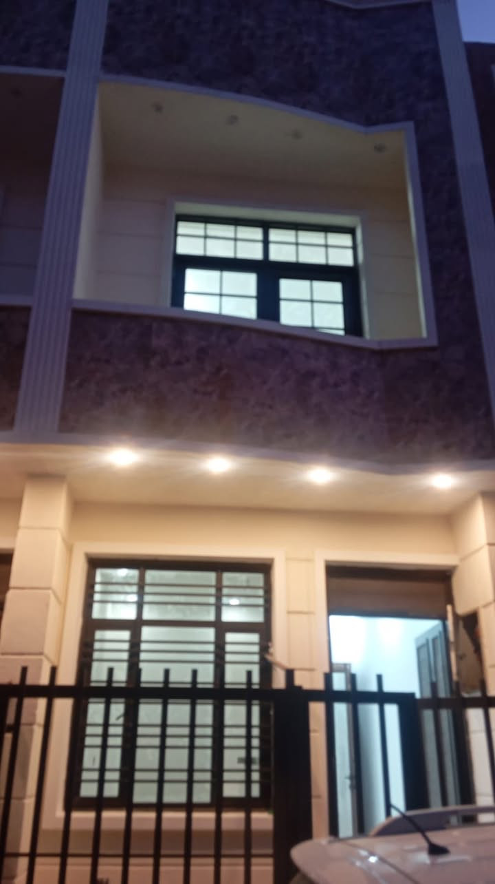 ((بسم الله توكلنا على الله))

#بيع #شراء #ترميم #تنفيذ #تعقيب #ايجار #مشتملات #مقاولات_عامة

—  مكتب الق الكيان   ——-👍🏼👍🏼👍🏼👍🏼

🏠 دار  للبيع 🏠

📍الموقع/ القاهر  ( الدلفيه  قرب خدمي السريع)

 /ملاحضه  ——-  الدار  زيرو———-
📌المساحة/  48  م 
📌الواجهة/  3.33 م  
📌النزال/  15 ونص م 

الطابق /آلأول/ اسقبال / حولي + مطبخ / خدمات / نوم /  
  
الطابق/الثاني /غرفتين نوم / خدمات  /
 —-سطح / بيتونه / 

📍عنوان المكتب / الق الكيان / القاهره مدخل الدلفيه 

   #مكتب#الق الكيان#للعقارات  ————

للاستفسار ☎️

📞متواجد واتساب *********** ______ ____
 *********** سرمد ———
—————————————————
—————————————————

ملاحظة / العنده عقار 🏡 للبيع او بيت للايجار  ويريد يبيع او ايجاره يرجى ارسال كافة التفاصيل العقار مع ذكر السعر ورقم التلفون ☎️🌹ومن الله التوفيق🌹
