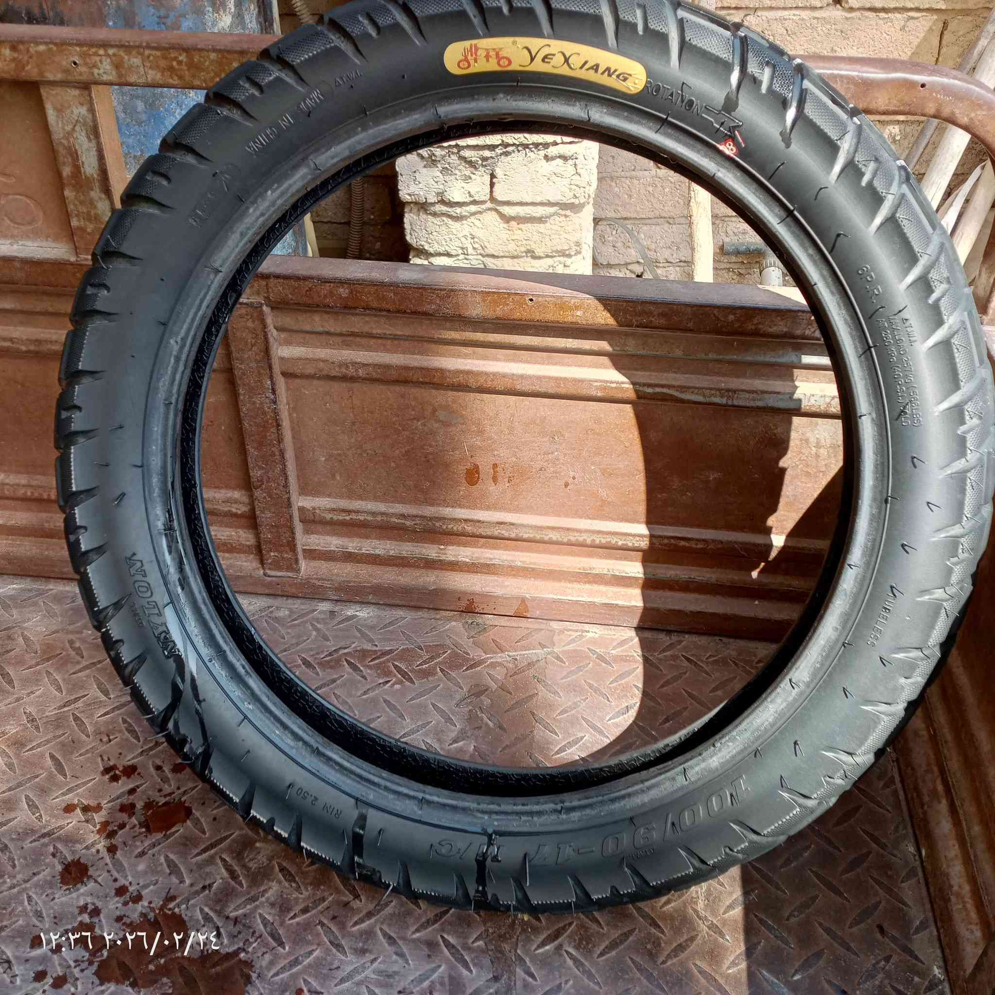 السلام عليكم
شباب تاير بوكسر خلفي نضيف مستخدم اخو الجديد مابي ولا بنچر سعره 20 الاتصال ***********
