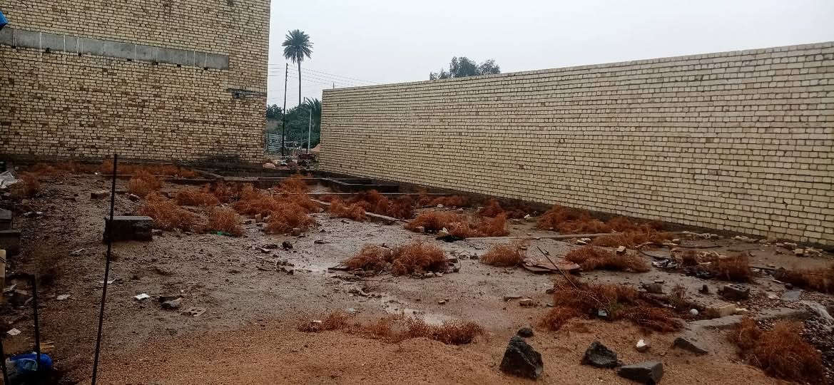 قطعه ارض نهايه اربع شوارع مدخل سكله الركابي مي كهرباء بتلو ودفن كامله منطقه مذكوره بلاكساء وباقي الخدمات هل ايام المقبله 100 متر   كامله ابيع موجهه فرع 13
منطقه ستار الطوكي خلفها  راح يبشلون مشروع السندباد *********** متواجد ع واتساب وع الرصيد
