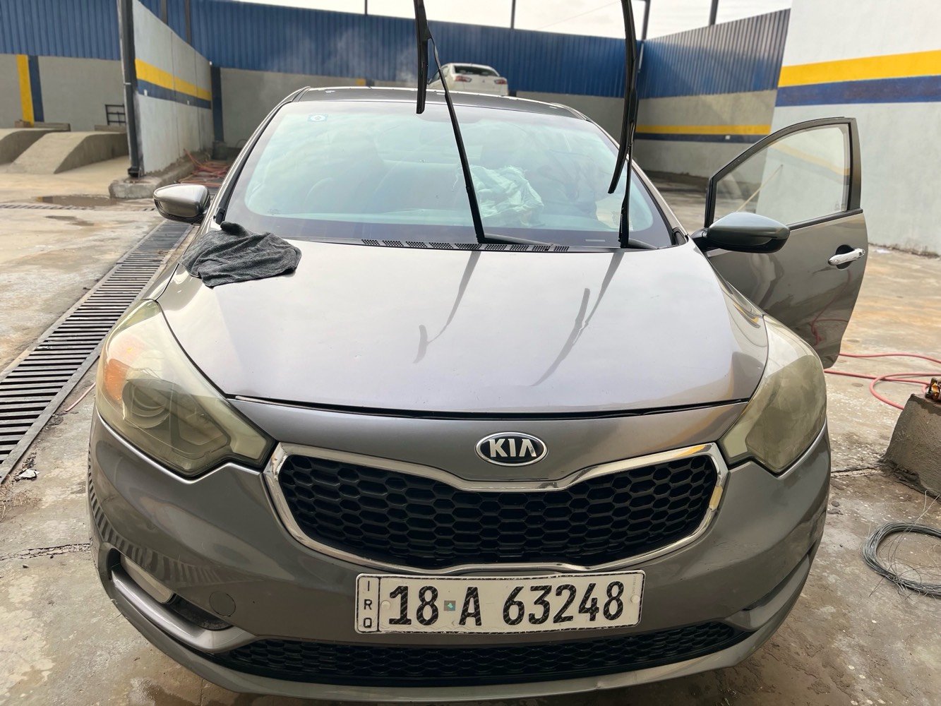 سلام عليكم سيراتو موديل 14 البيع مواصفات عاديه سياره بيها باب خلفي جه سكن مبدل وشويه بيها حالوب بل قماره وبيها شويه باردات سياره مكينه 1600ماشيه 450 الف ناقصه حداديه الصدر 
رقمً بابل مشروع وطني 
