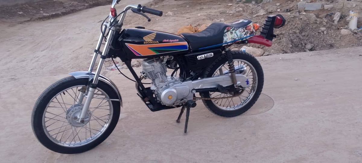 دراجه نامه كلك للبيع سعره 450 وبيه مجال عنوان مدينه صدر يم لواعب ***********
