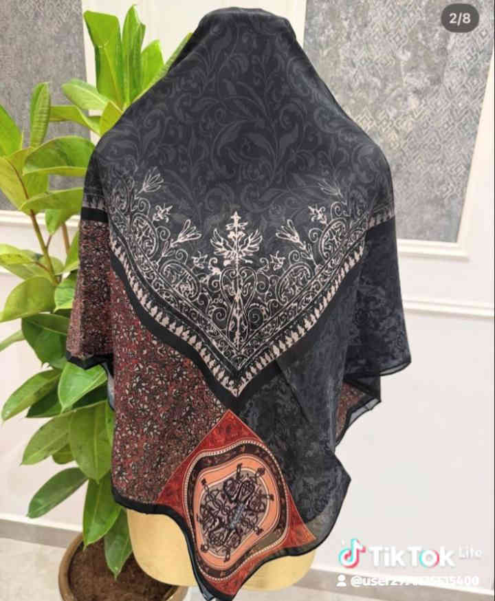 السلام عليكم اخوتي الكرام موجود عدنه انواع الحجابات اسعار مناسبه للتواصل *********** وتساب موجود
