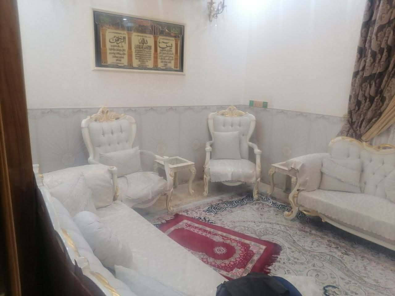 بيت للبيع مساحه ١٠٨ م طابو زراعي سند ٢٥ مربع بناء جديد طابقين يحتوي على استقبال وصاله و٣ غرف نوم ومطبخ وصحيات عنوان كربلاء المعملجي خلف جامعة الصفوه  سعره ١٨٠ بي مجال أي استفسار اتصل *********** نستقبل جميع العروض في انحاء كربلاء
