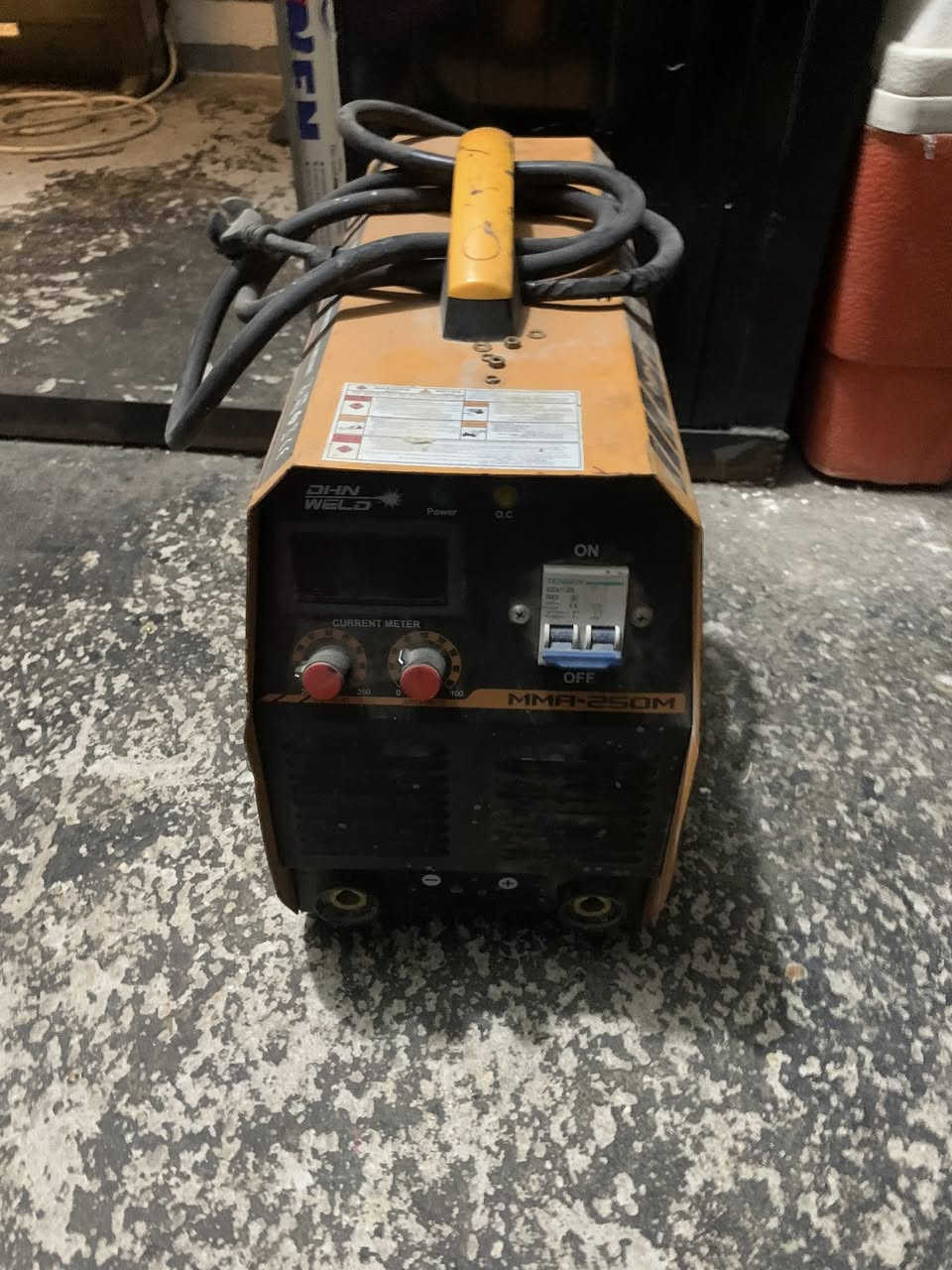 مكينه لحيم البيع السعر ٢٠٠ الف  ***********
