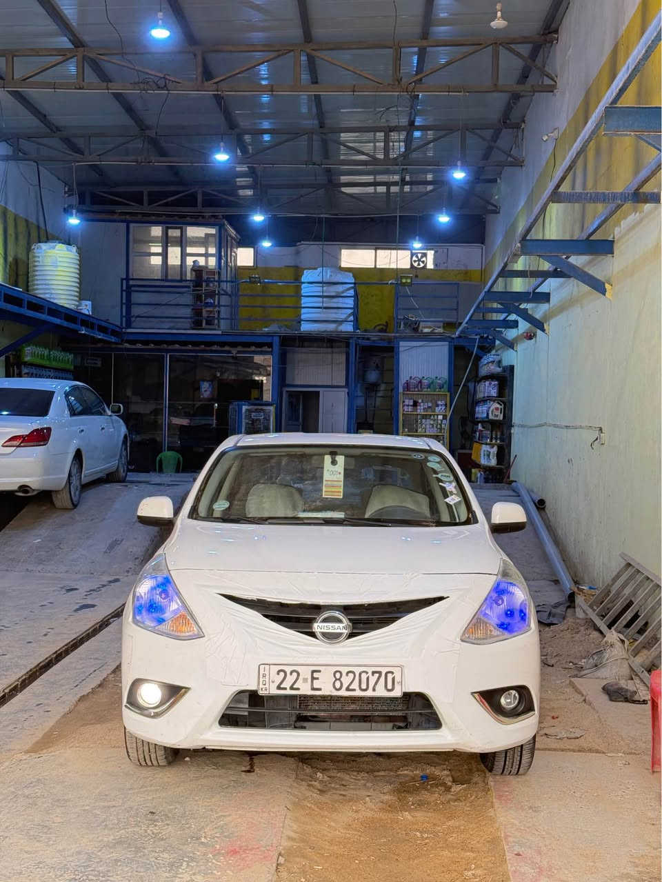 السلام عليكم للبيع نيسان سني هندي موديل ٢٠٢٣ سنويه لل ٢٠٢٨ سياره جاهزه مكينه كير حداديه تبريد كله جاهز والسياره حلوه ومرتبه بيها جاملغ صبغ بدون ضربه وباب تبديل فقط والباقي كفاله باسم شركه تريد وكاله تريد تحويل 
شاشه اندرويد وكامره وحساس خلفي وسبايدر 
ونضام اي بي اس وتحكم ستيرن 
سياره حلوه ومرتبه سعرها ٩٩ ورقه وبيها مجال بصيط حك الجيه فقط مكاني نجف كوفه شارع المطار 
*********** النجف, العراق
