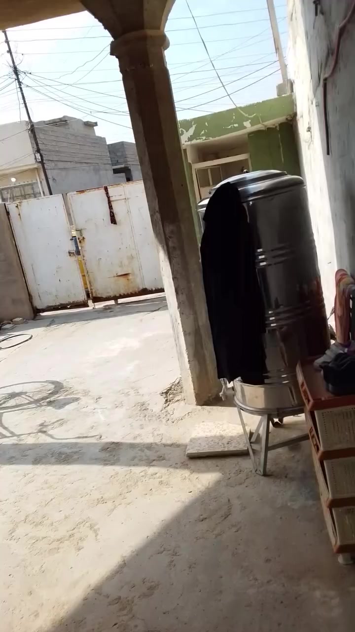 السلام عليكم ميتين للبيع سعر 65 بي مجال شارع الطي ***********
