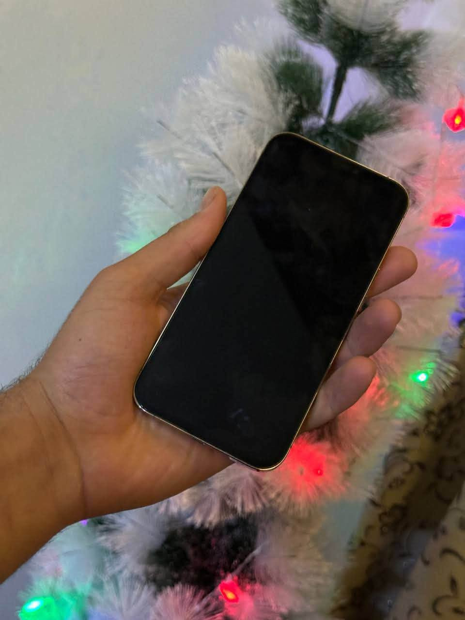 iPhone 12 pro max
ذاكره 128 
بطاريه 85 
نموذج m
تك سيمكرت 
جهاز مبدل شاشه اصليه 
فيس ايدي شغال 
جهاز كله شغال شرط 
فقط سماعه داخليه متوقفه 
تتصلح ب 10 
سعره 245 الف 
***********
