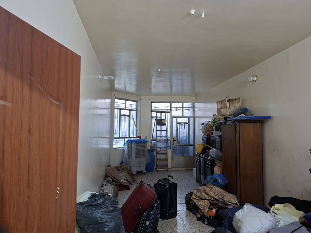 للبيع بيت 🏡 طابو صرف مساحته #١٥٠م واجهه ٦ في ٢٥ #الشرطه_الخامسه شارع المدارس شارع رئيسي  عرض الشارع ١٥ #٤_غرف_نوم وصاله ومطبخ وخدمات طرمه جبيره بيت كامل من كلشي  البيت #نظيف_جدا السعر٢٨٠مليون وبي مجال  #***********ابوصكرمكتب الغدير
