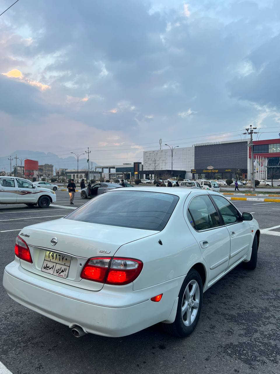 نیسان ماکزیما 2003ڕقم ئەصلی بێ بۆیاغ بێ ساردو شوخت گێڕو مەکینەی بەشەرت مەکینە 3000گێڕ عادی تەبرید لەسەر سویچ گەرمی کارەبایی هەموو لەسەر دەقی شەریکە بێ کەم و کوڕییە ئاوێنە کارەبایی جام کارەبایی قفڵ مەرکەزی  abs هەمووی لەسەر بیلادتایەی تازەی بۆ بەستراوە سەنەوی تازە بەسەر چووە سعر 85معامەلە ((***********))((***********)) رانية, السليمانية
