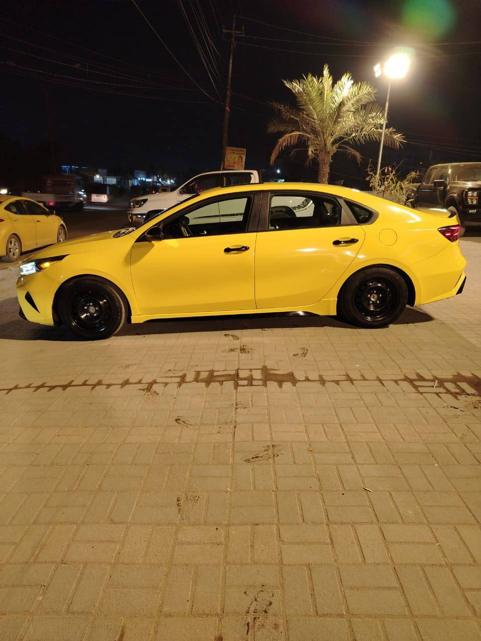 السلام وعليكم فورتي ٢٠٢٣ جيتي لاين
مكينة ٢٠٠٠ دوش
*كير cvt بلادي وشاد له منظومة التبريد الخاصة به
*سنوية إلى سنة ٢٠٣٥
*تشغيل بصمة عن بعد
*رقم بغداد انكليزي
*لون الداخل اسود جلد بلادي والمقاعد الأمامية موجود بيها تدفئة تبريد 
*التبريد قطعتين 
*موجودة بالسيارة أكثر من موديل عادي ورياضي وذكي
*ماشية السيارة ٨٠ الف ميل
*الهيئة بغداد جوال
*منظومة التبريد مبدلة جديدة في نهاية الصيف الفات منظومة كاملة
*بانوراما (فتحة سقف) 
للتواصل واتس اب 
***********
