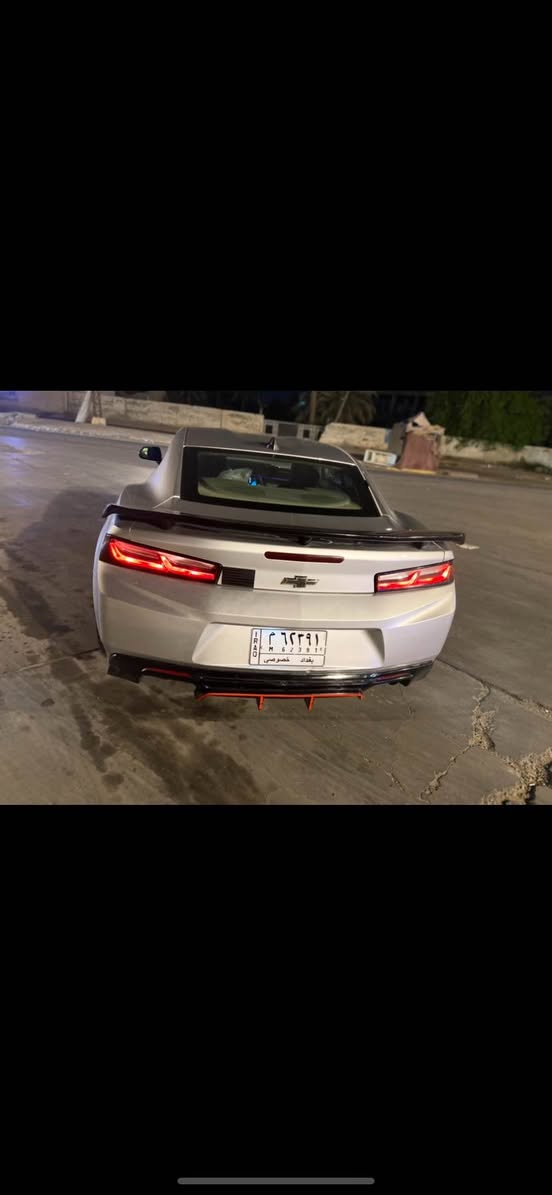 السلام عليكم للبيع كمارو موديل 16 مكينة 6 مواصفات ال6 المعروفة السيارة عليها صدر امامي خلفي جديد باتري جديد تخم تاير جديد دسكات تصفير فلنجات كلها جديدة السيارة مكفوله من كير ومكينة و اكسل و كهربائيات و لغود و شواصي 
رقمي :*********** 
عنوان بغداد : الدورة : ابو دشير بغداد, العراق
