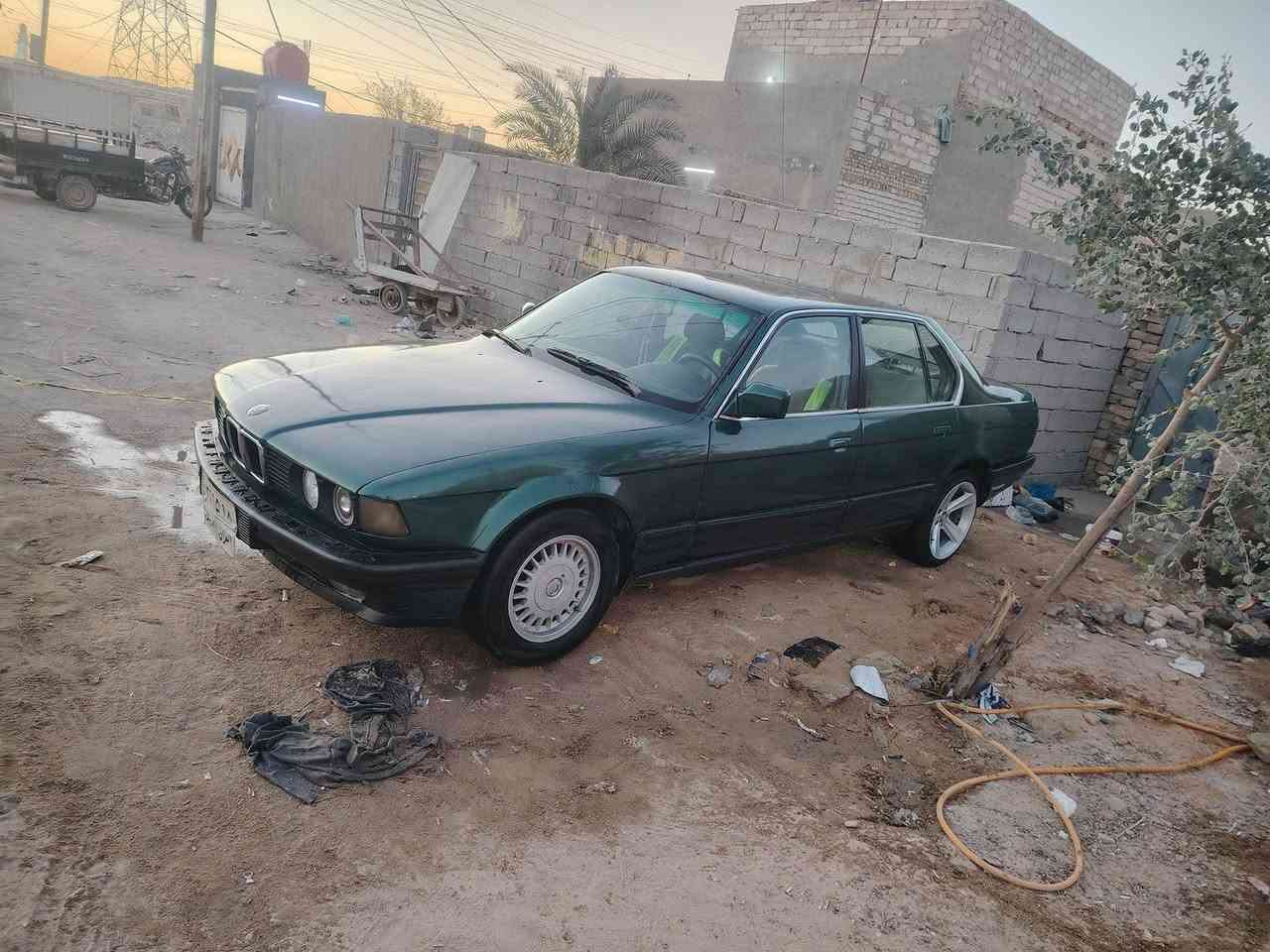 السلام عليكم....  السعر 45 ورقه وبيها مجال
سياره بي ام مديل 90 سته سلندر رقم اربيل
مصبوغه عام بدون ضربه قويه ابيع سويج
حداديه 70 بل 100 وغرفتها كدامك اتريد دوشمه
ضفيرتها حلوه كلش ***********
