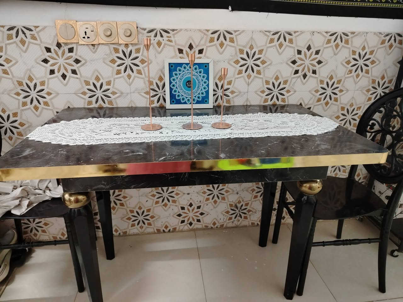 ميز طعام موديل جديد ونظيف أخذته ب 150 أريده ب  90 وبي مجال بسيط نظيف كلش. ويه الكراسي احسبه105


**إذا كنت صاحب هذا الإعلان وتريد حذفه لأي سبب، رجاءا أرسل رسالة إلى الدعم الفني**