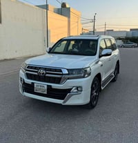 وايت اديشن • ٦ سلندر • ٢٠١٧