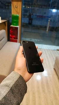 ايفون 7 بلاس ذاكرته 128 بطاريته 100 امبدل شاشه او بطاريه ولبقي كله شغا...