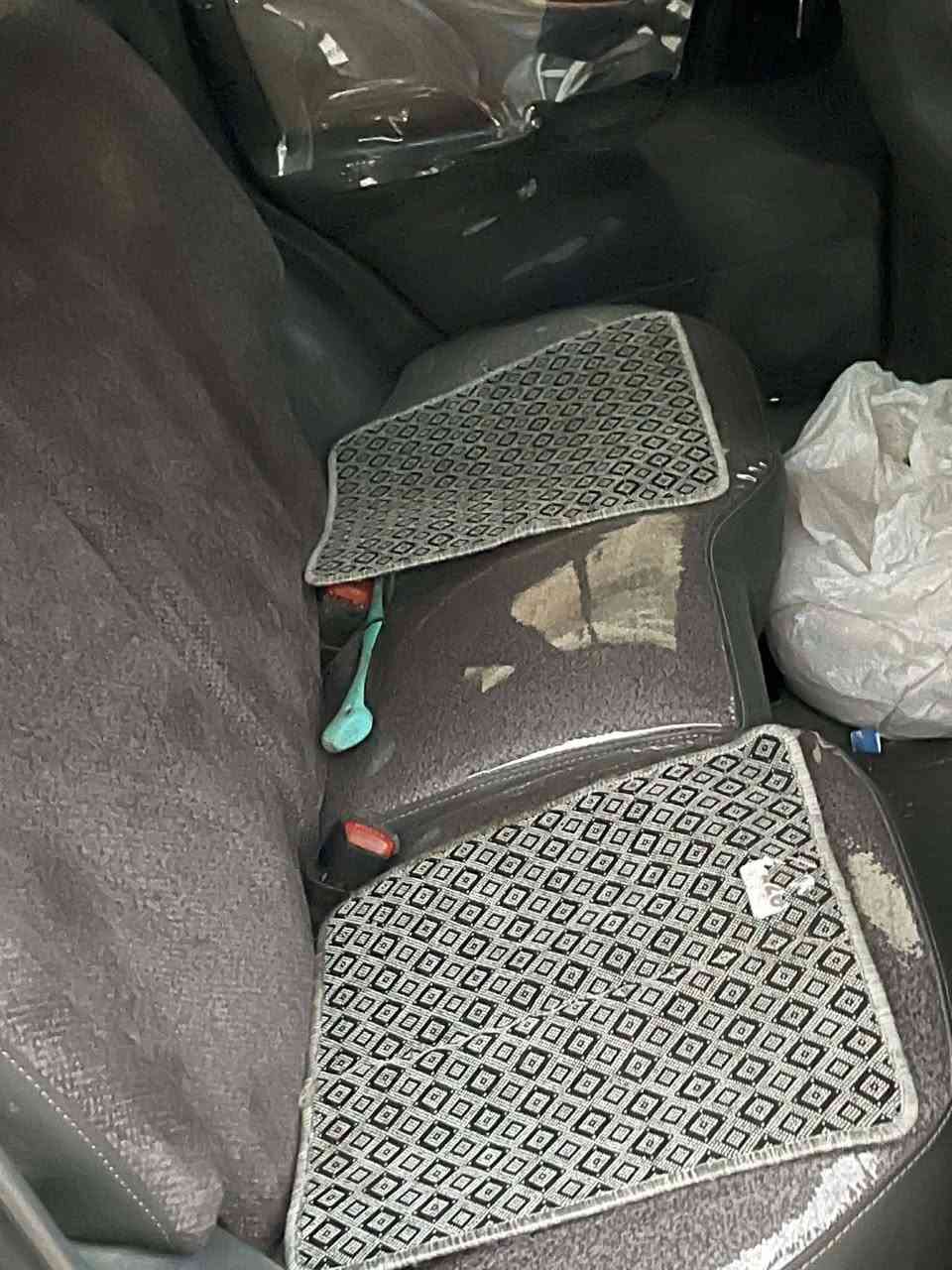 جیب مودیل 1995
سنوي جدید لحد 2029
سیاره بها صوت اكسل و بخار مكینة 
سیارة جاهز 
مابها صبغ بس باب صندوق بدل و باب بلادي موجود 
سعرها42$ معامله بسیط
***********
