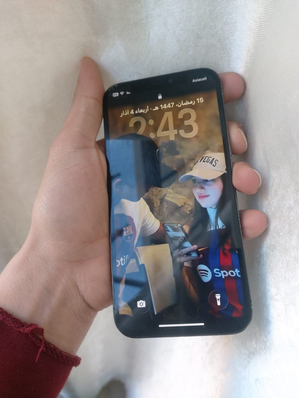 ايفون 12 برو  الشاشه تقره بس ممبدله والكامره الخلفيه بي رچفه خفيفه سعر 230 بي مجال***********
