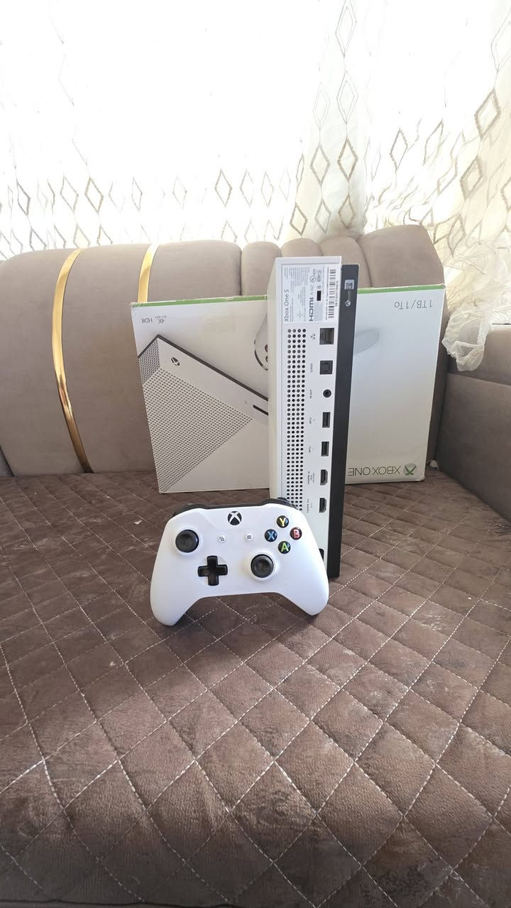 اكس بوكس ون اس ذاكرة واحد تيرا مامفتوح لوك استيكر حيل حيل نظيف يحتوي على محموعة العاب ويحتوي على كارتون وجوستك بلادي شرط الفحص والضمان جهاز راحت بالك السعر 185وبي مجال للطيبين توصيل جميع المحافظات متوفر ***********
