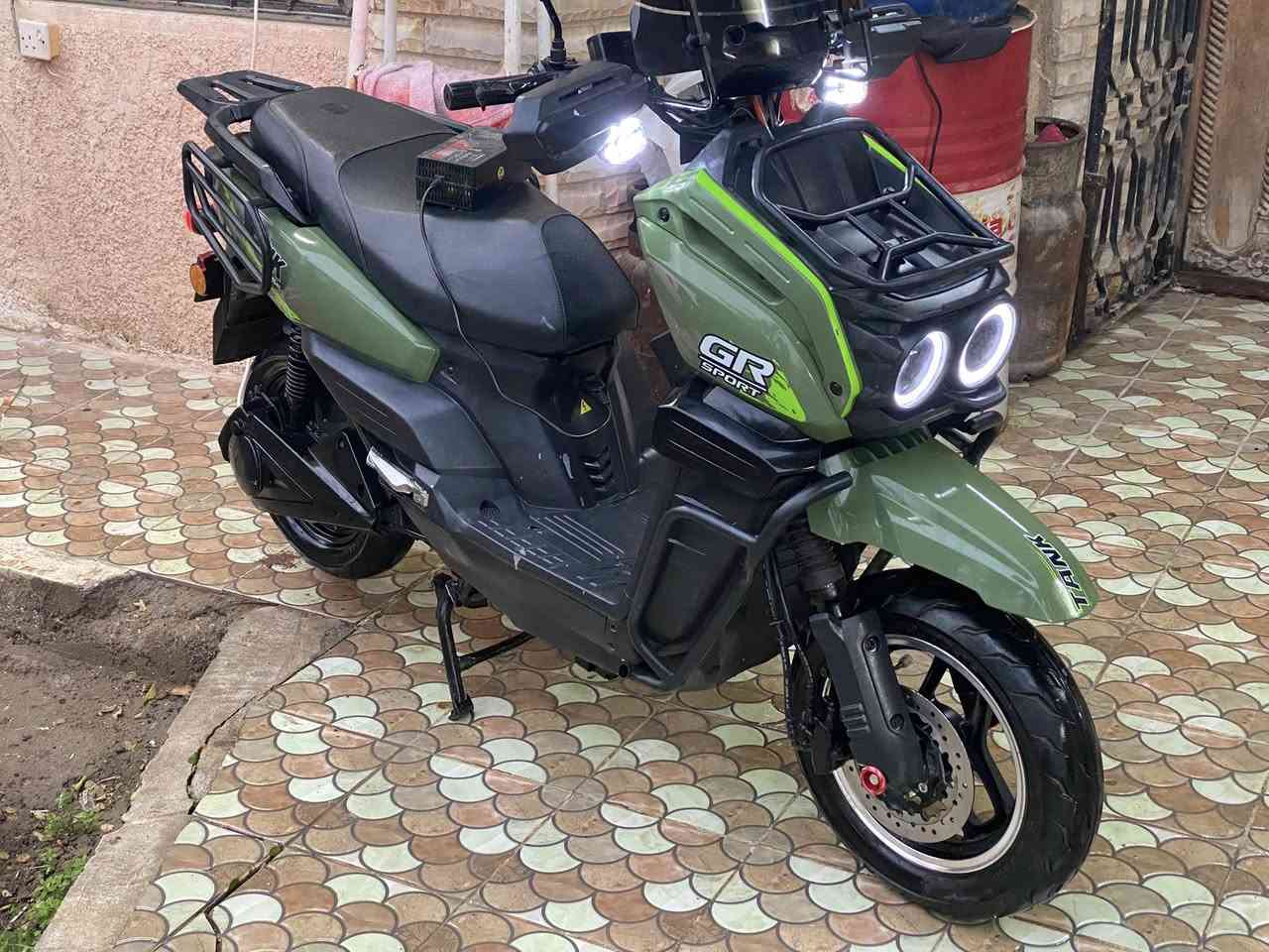 دراجة شحن نوع أباتشي الدراجة نظيفة بيهه بس البطاريات تعبانه يرادلهن تبديل رايدهه ب٦٥٠ وبيهه مجال بسيط 
***********
واتساب ***********
