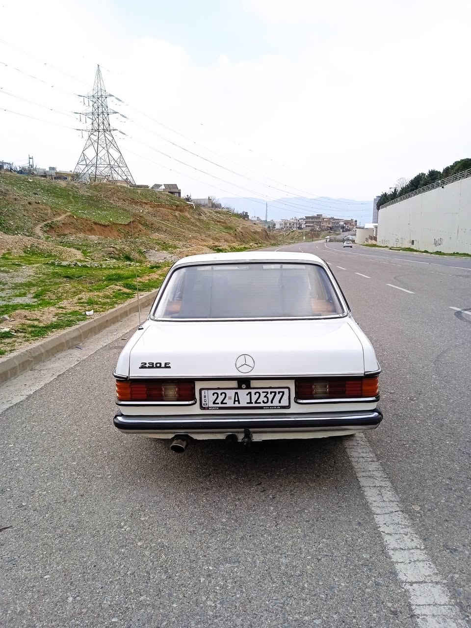 مارسيدس 230E موديل 1984 ته بريد .اتوماتيك سعر 60 ،
***********
