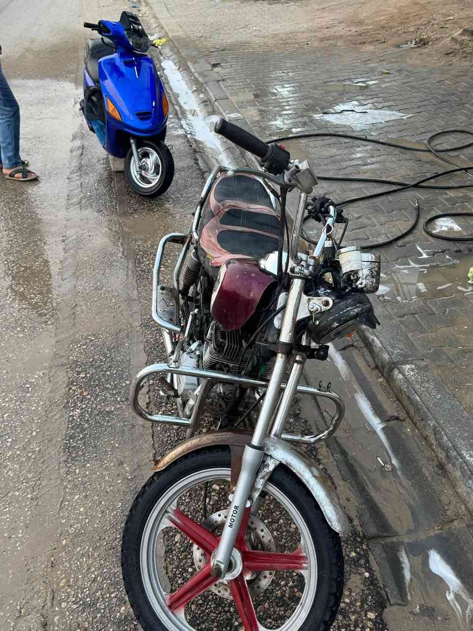 للبيع دراجه جونده الدراجه قوية كلش صالنصات جدد تجفيته جديده المكينه ناعمه تجي تشوف بعينك الدراجه نضافته كدامك تاخذه ما تتعب بيه بانزيناتك ودهنك وتتوكل الدراجه اوراق وسنويه ورقم أسود (((((((((((السعرررررر300 وبيها مجال)))))))))مكانها النجف الاشرف المشخاب ما أرد فقط اتصال لا تراسل والرقم***********
