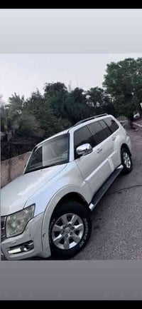 باجيرو حبتور مكفولة   مواصفات 1/1  موديل 2015   فتحة  كشنات جلد   دمام...