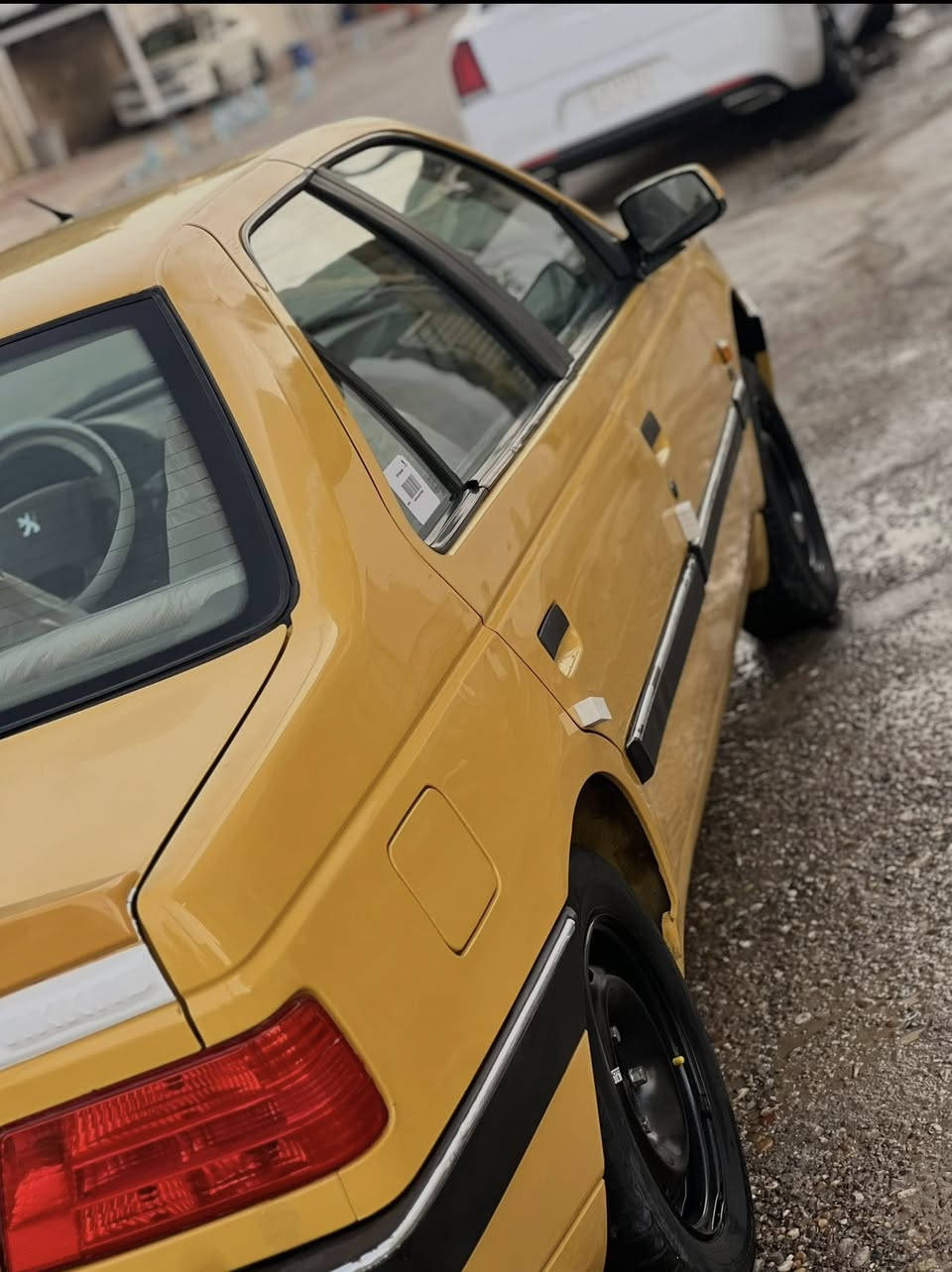 السلام عليكم بيجو لميس 2016 سياره جديده دشبول عالي مكفوله كفاله عامه مصفره هيه غرمات ***********
