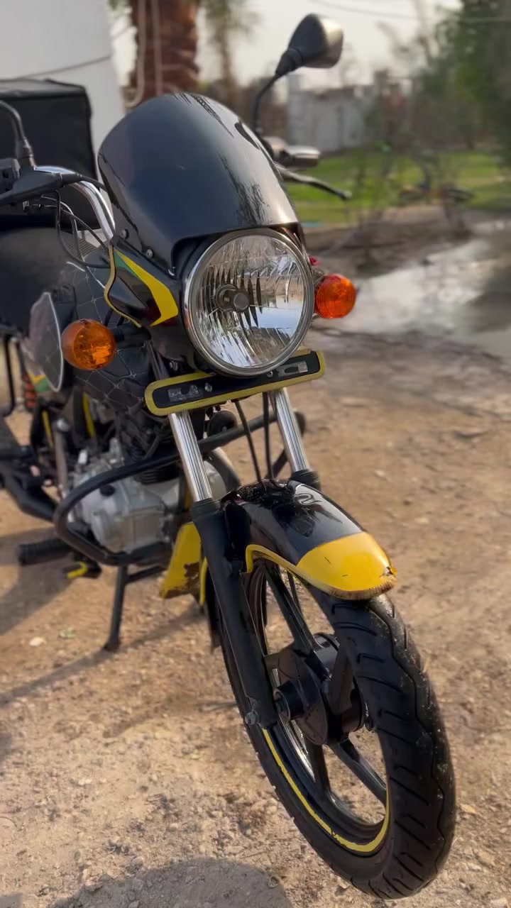 سلام عليكم دراجه بوكسر كلاسك موديل 23اوراق كامله أصوليه مكان بغداد حسينيه مال راشديه ‭***********
