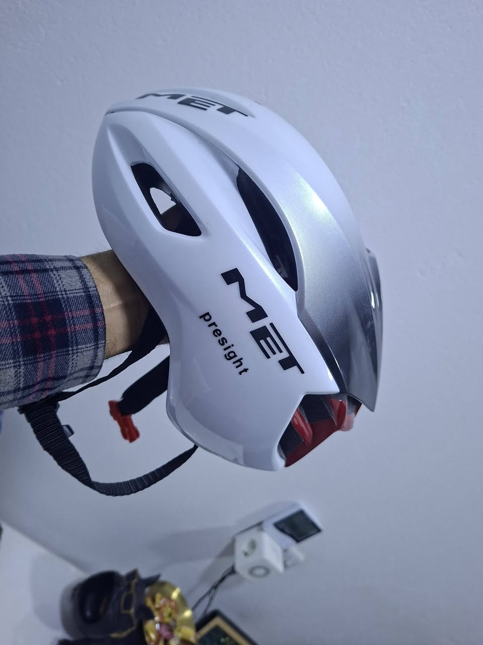 متوفر خوذة ماركة MET اصلية بسعر مناسب 
توصيل موجود


**إذا كنت صاحب هذا الإعلان وتريد حذفه لأي سبب، رجاءا أرسل رسالة إلى الدعم الفني**