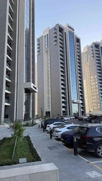 بيع مستعجل في مجمع بروج  بناية الصروح مساحة ٢٢١ ثلاث غرف نوم بسعر ممتا...