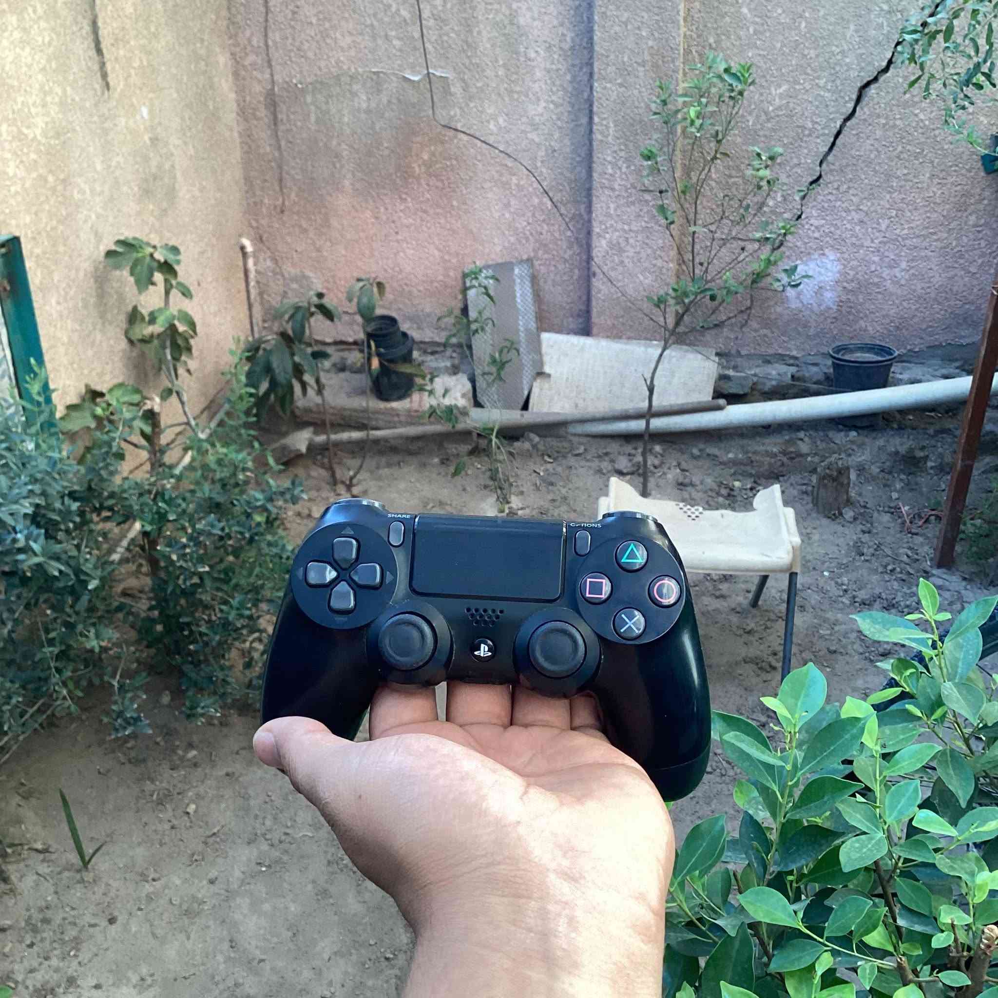 بلي فور سلم  اولاين  ، ( PS4 Slim Online)
جهاز لوك ستيكر ضمان لا مفتوح ولا مصلح كامل ملحقات اصلية نظافة الجهاز كما موضح في الصور ، ملحقات الجهاز يدة واحدة اصلية ضمان ، كيبل تشغيل اصلي ، كيبل Hd و كيبل شحن اصلي ،مساحة الجهاز نص تيرا ,500gb ، ويجي وي الجهاز حساب بي لعبه فيفا 24 لكن يطلب تحديث النظام يله تشتغل ،نظام الجهاز ١٣.٢ 

السعر :245 وبي مجال بسيط لطيبين 💖.

تواصل : على الصفحة او واتساب من خلال الرقم (***********)
 ‼️توصيل ما عندي ، مكاني بغداد الغزالـية تريد تجيني او ادز مندوب يستلم الجهاز .
