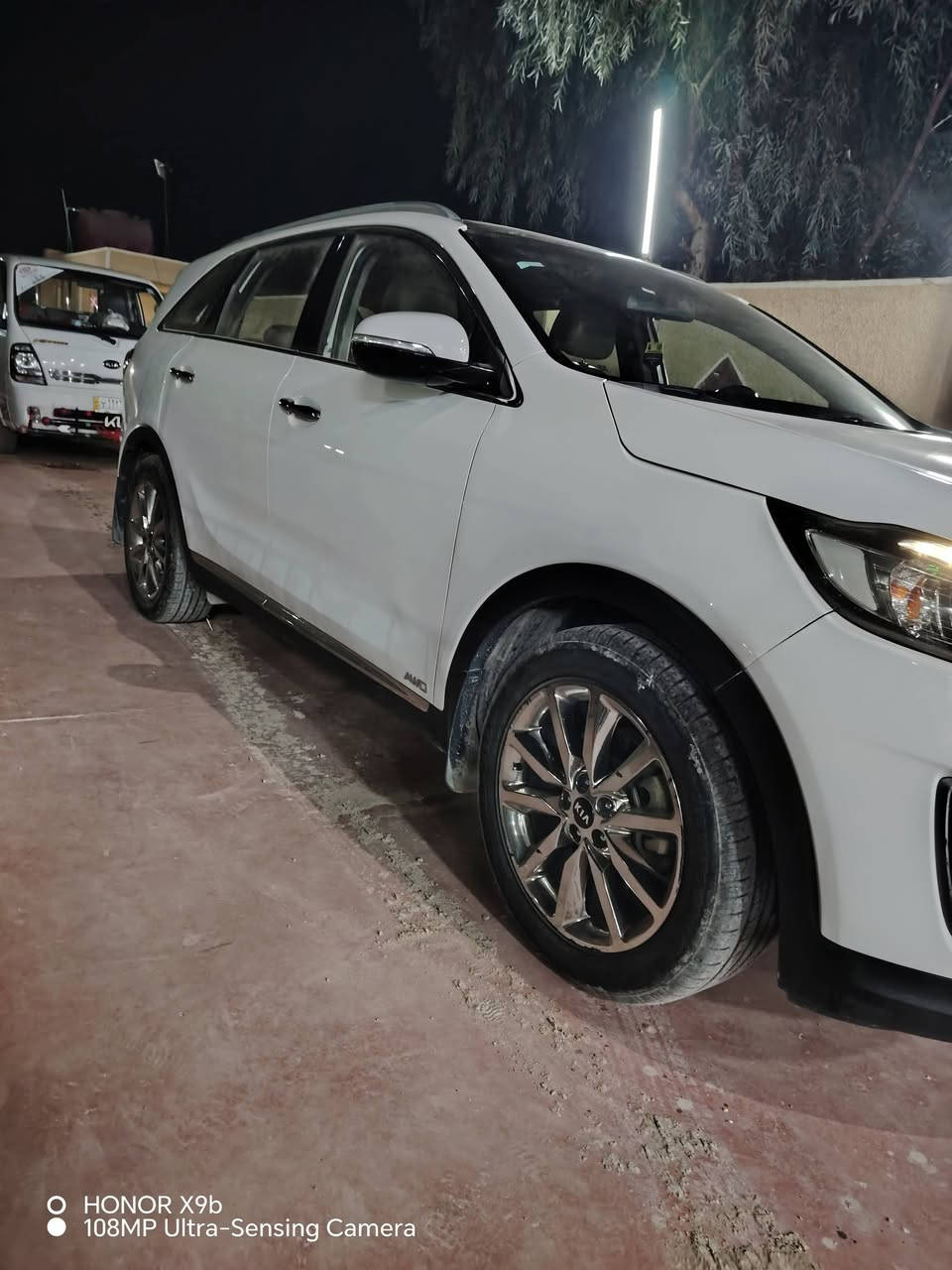 سلام عليكم سورنتو ١٧ خليجي ٦سلندر ٣٥٠٠ سياره مكفوله من الصبغ بيه بارد قليل موضح بل سونر مكينه كير كفاله من الفتح تبريد ٣قطع ثلج حداديه جديده تخم تاير جديد باتري جديد   السياره فول مواصفات للخير سياره عله وضع الشركه  سياره بسمي تحويل ثاني يوم السعر ٢٣٠ مكان السياره بغداد الراشديه لتواصل عله رقم الهاتف ادناه ***********
