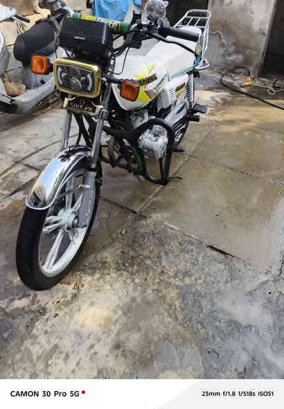 السلام عليكم دراجه سولنك ٢٢ دراجه جديده كفاله عامه سلف هندر اوراق كمرك مدفوع  كهربائيات كله شغال مكاني بغداد مدينه الصدر السعر 550 *********** بغداد
