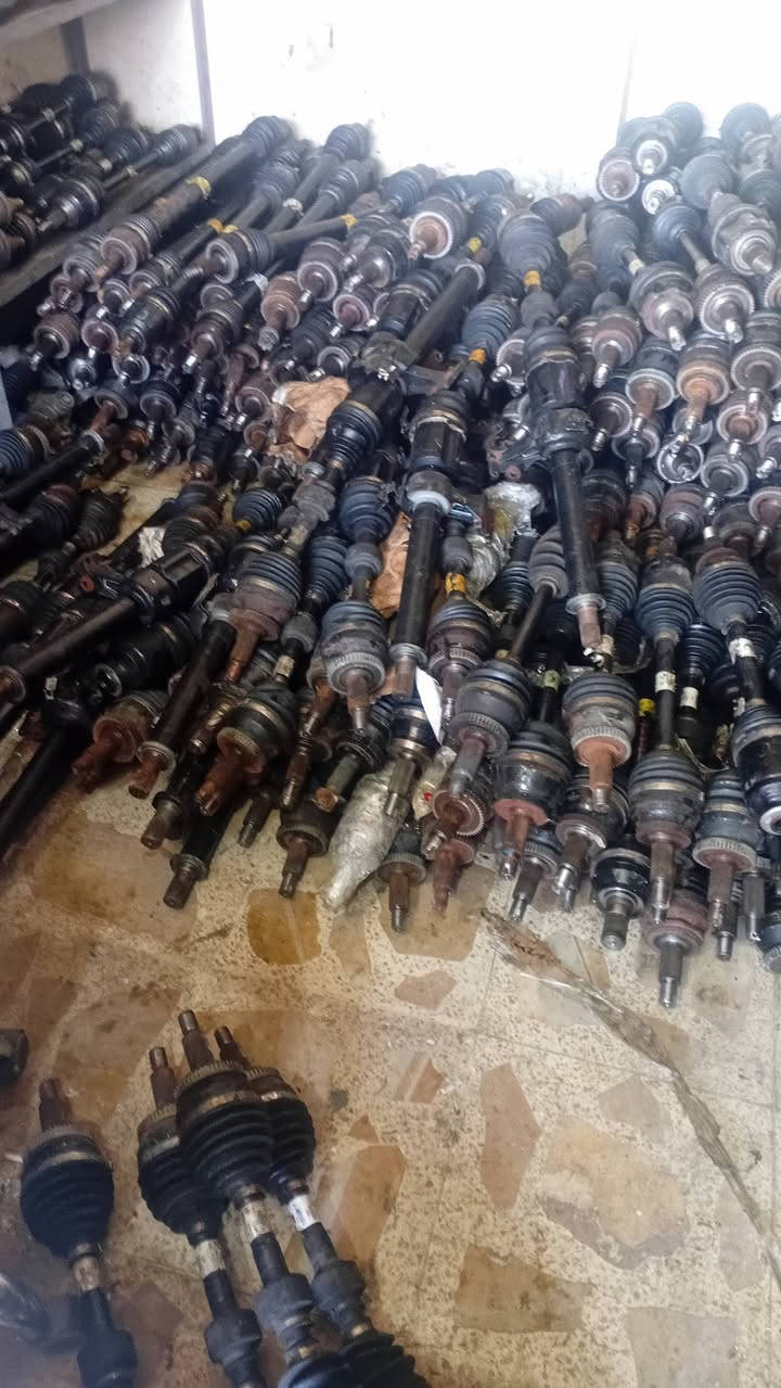 السلام عليكم شباب يتوفر صدر امامي جديد اذاين محرك ودبلات جديد وقواعد دبل وطوبات وشمعات ولاستيك رباط ولقم ستيرن و روس رواط ومشط ستيرن مستعمل ودرايم شفتات مستعمل  العنوان قرب اطابو ارصافة
محمد القيسي ***********.  واتساب https://waze.com/ul/hsvztdcck7
