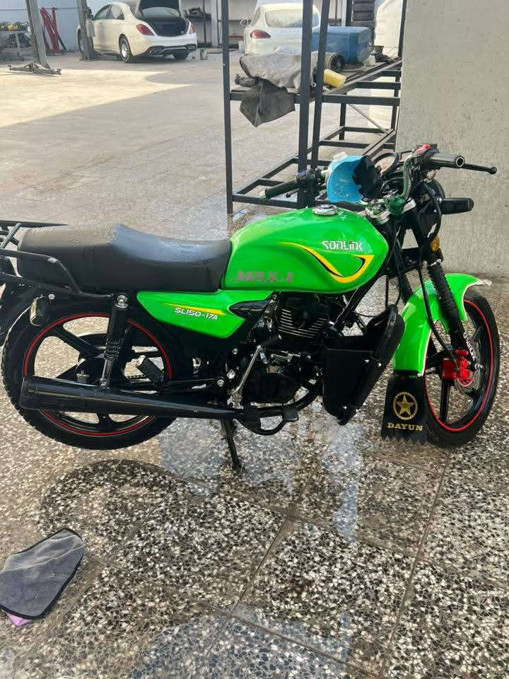 سلام عليكم سونك ماكس موديل 2024 دراجة نضيفة مكينة نضيفة  بيها نقوصات بسيطة سعر الدراجة 750 وبيها مجال قليل عنوان بغداد مدينة الصدر ***********
